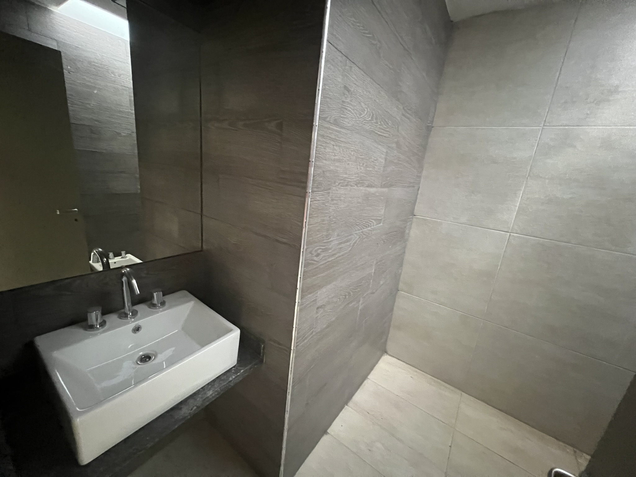 DPTO (DUPLEX) A ESTRENAR EN VENTA -HOUSING 2 DORMITORIOS 2 BAÑOS COCHERA PRIVADA- LA CALERA(CENTRO)