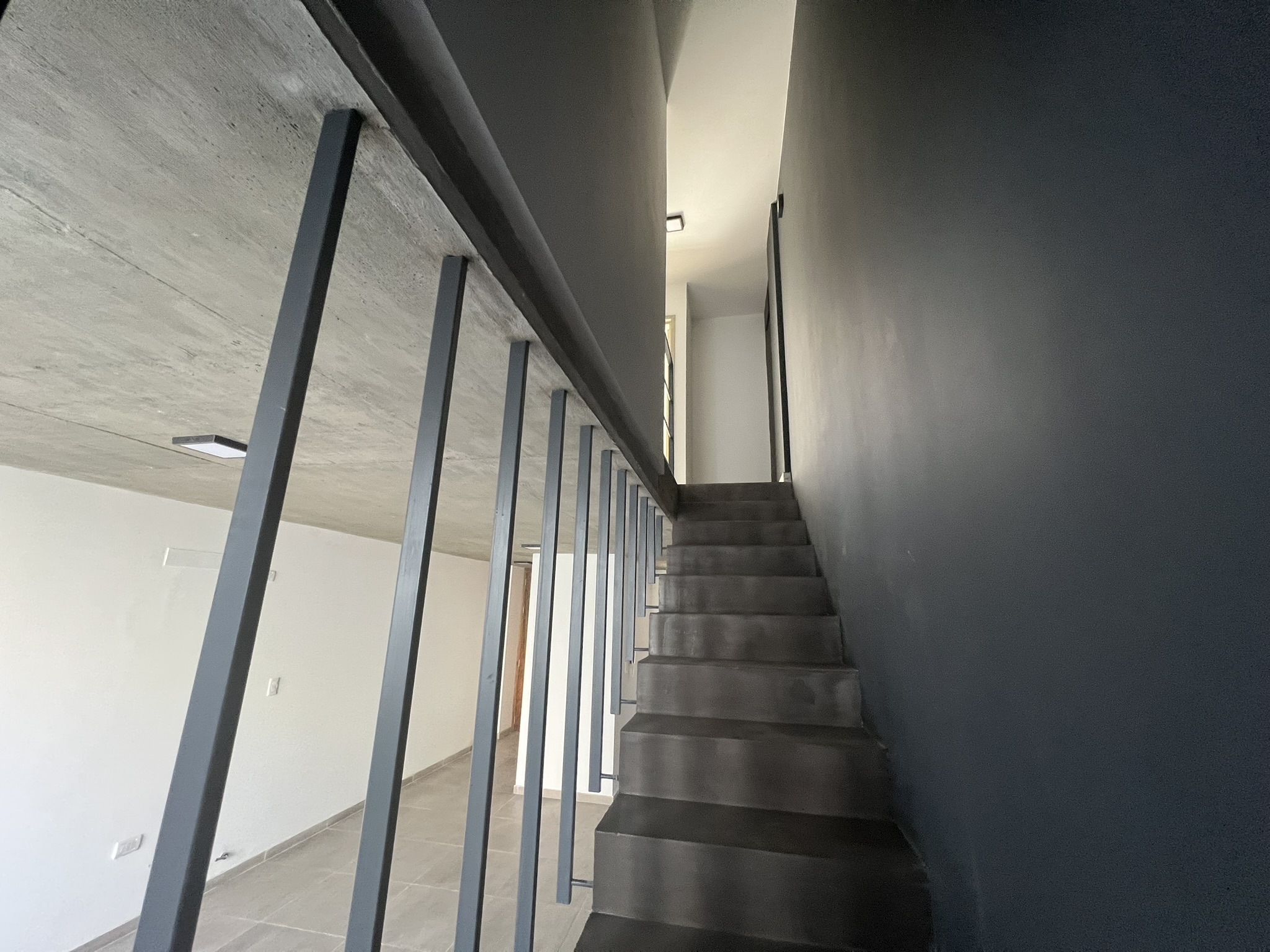 DPTO (DUPLEX) A ESTRENAR EN VENTA -HOUSING 2 DORMITORIOS 2 BAÑOS COCHERA PRIVADA- LA CALERA(CENTRO)