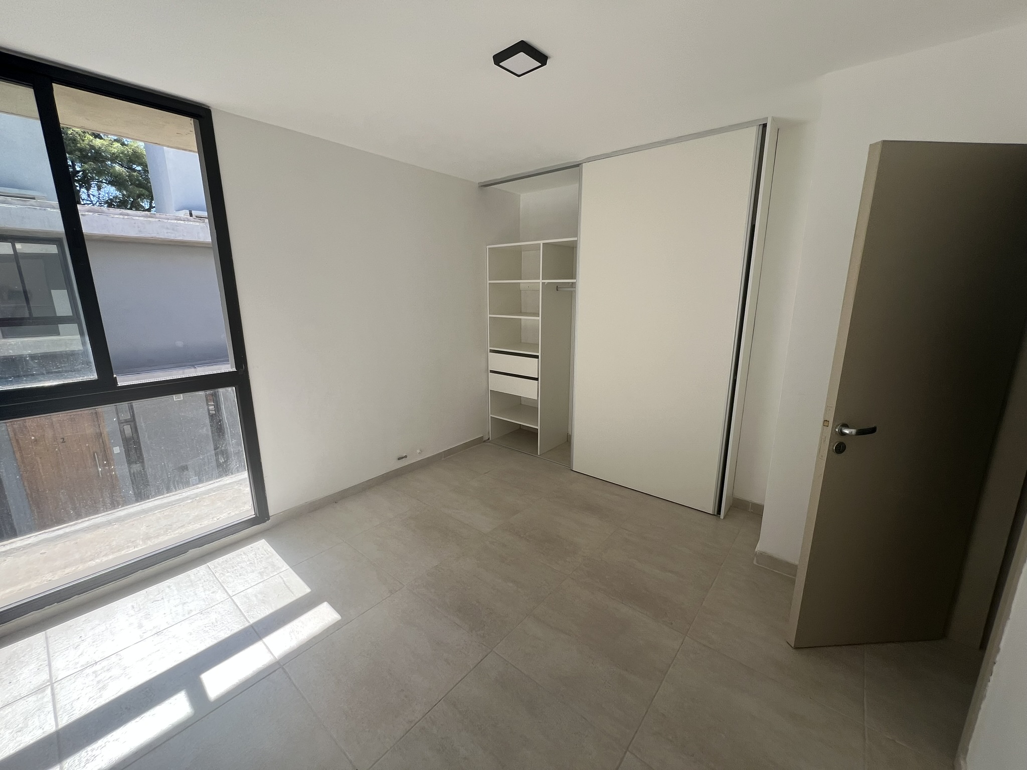 DPTO (DUPLEX) A ESTRENAR EN VENTA -HOUSING 2 DORMITORIOS 2 BAÑOS COCHERA PRIVADA- LA CALERA(CENTRO)