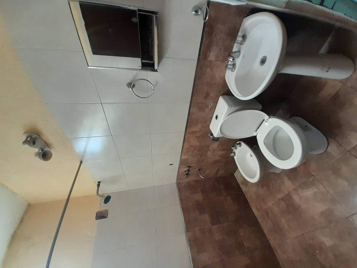 VENDO - CASA MAS DPTO. - POETA LUGONES