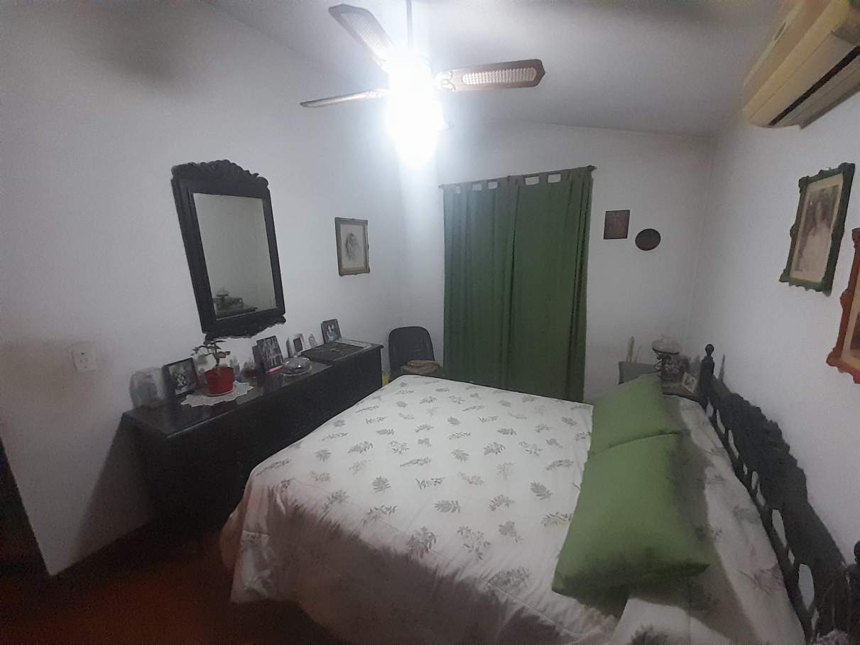 VENDO - CASA MAS DPTO. - POETA LUGONES