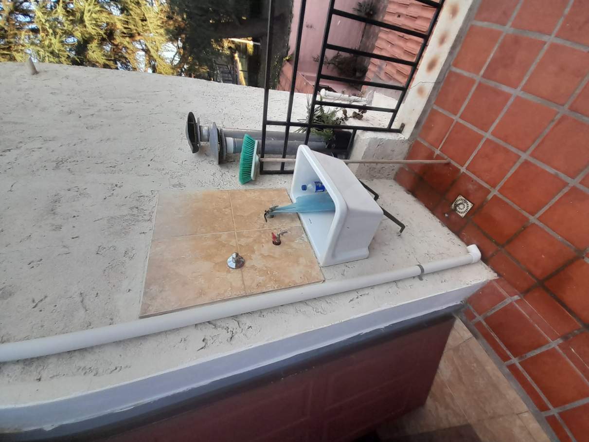 VENDO - CASA MAS DPTO. - POETA LUGONES
