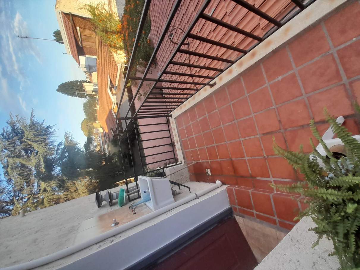 VENDO - CASA MAS DPTO. - POETA LUGONES
