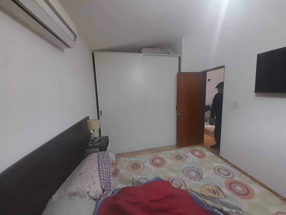 VENDO - CASA MAS DPTO. - POETA LUGONES