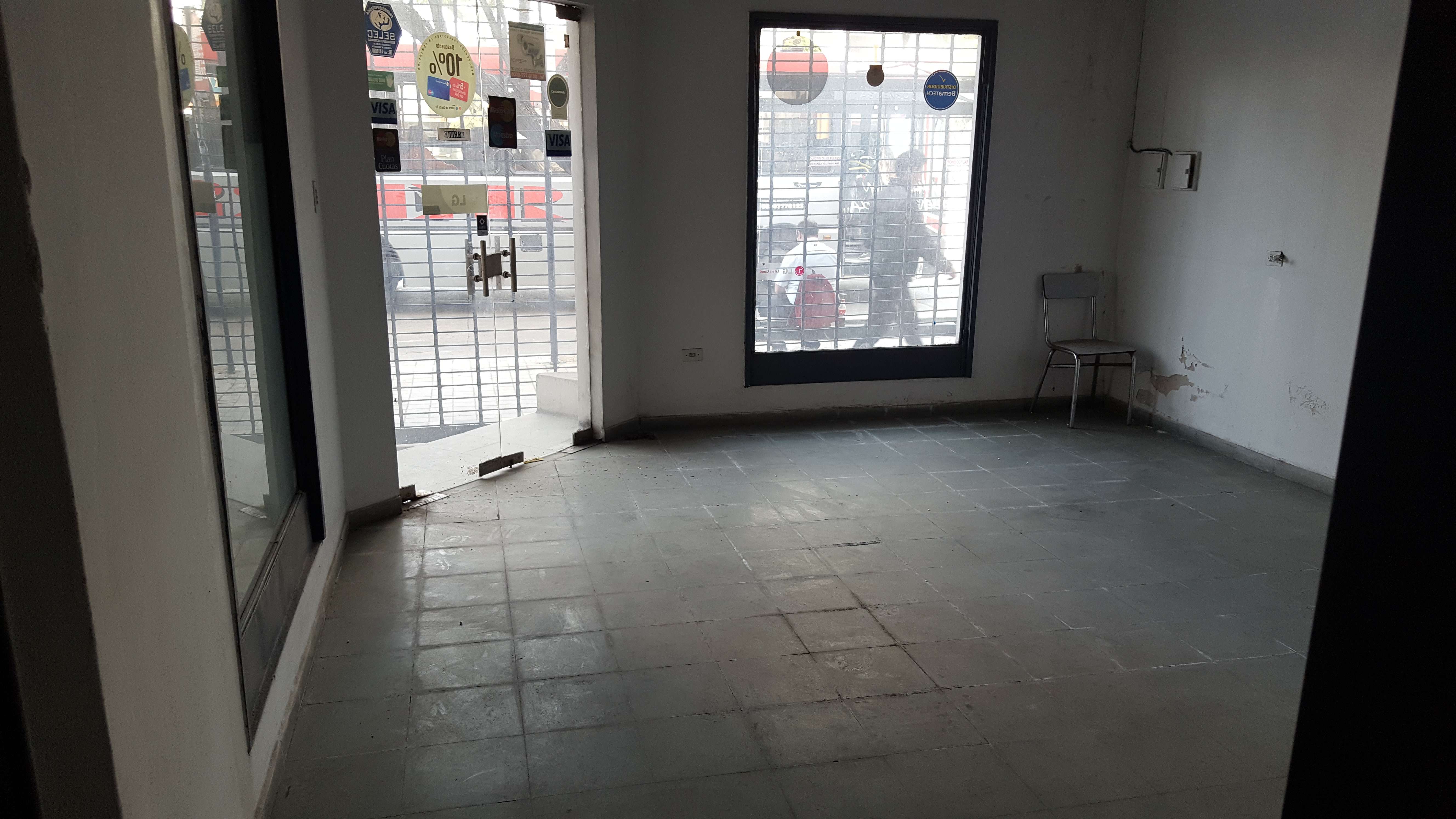 Avenida Santa Fe al 800 local  terreno colindante al Banco Cordoba con renta
