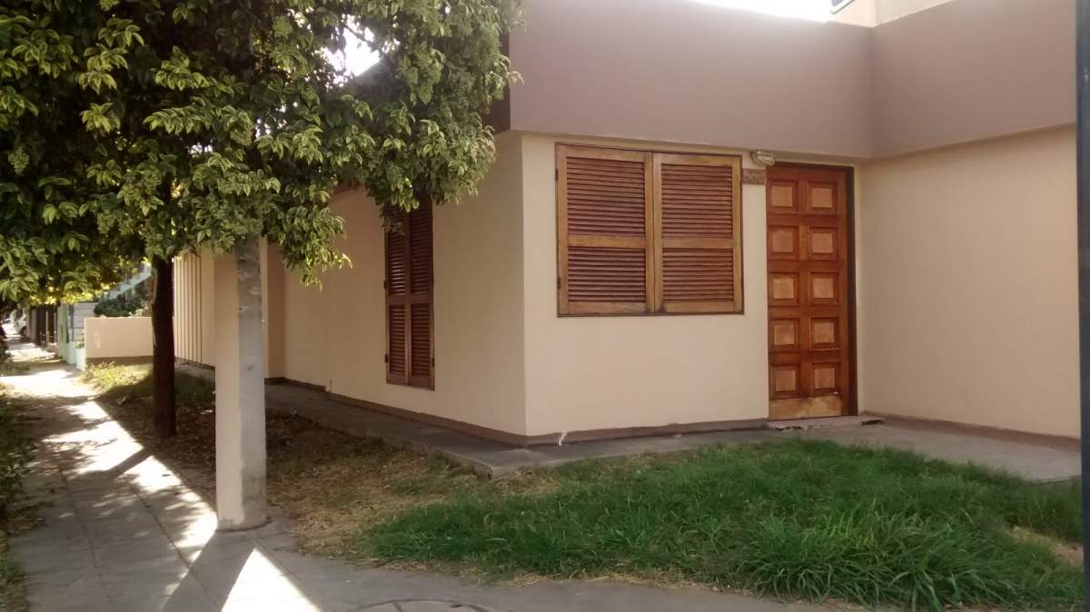 Casa Venta apta credito Shopping V. Cabrera 3dor 3bañs 2 garage cerrado quincho asador