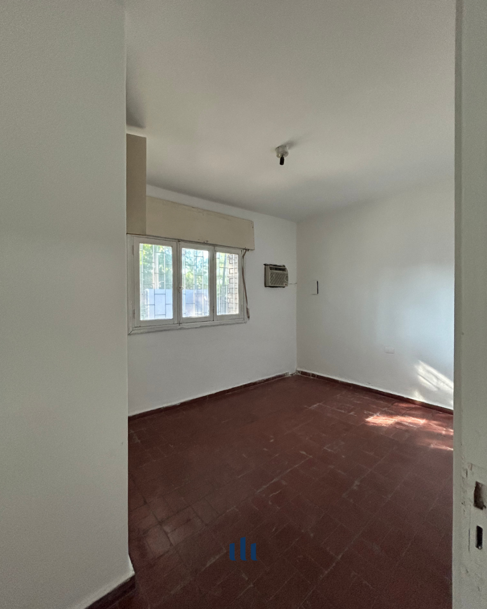 OPORTUNIDAD DE INVERSIÓN. CASA DE 5 DORMITORIOS EN VENTA. BARRIO QUEBRADA DE LAS ROSAS