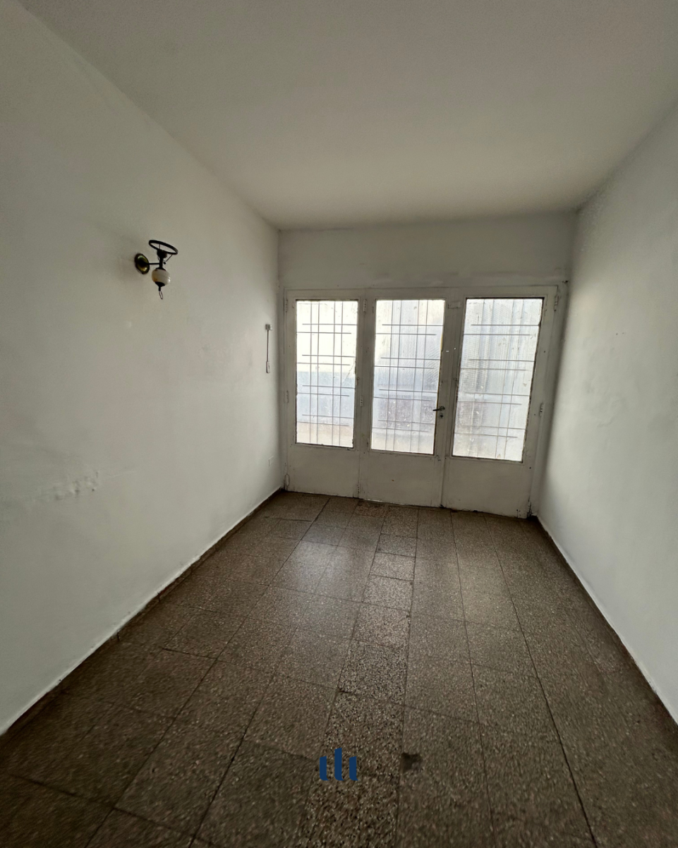 OPORTUNIDAD DE INVERSIÓN. CASA DE 5 DORMITORIOS EN VENTA. BARRIO QUEBRADA DE LAS ROSAS