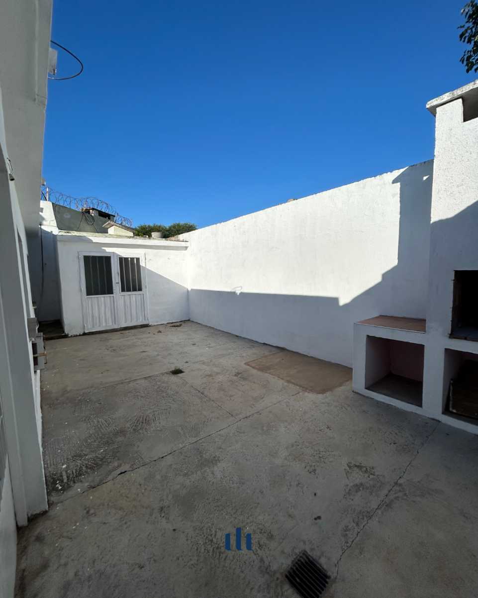 OPORTUNIDAD DE INVERSIÓN. CASA DE 5 DORMITORIOS EN VENTA. BARRIO QUEBRADA DE LAS ROSAS