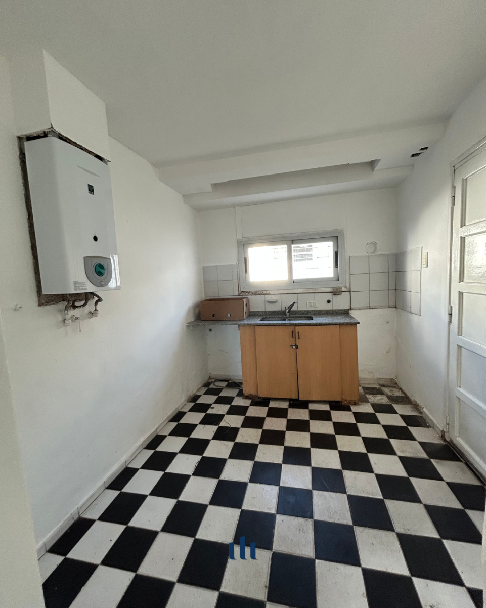 OPORTUNIDAD DE INVERSIÓN. CASA DE 5 DORMITORIOS EN VENTA. BARRIO QUEBRADA DE LAS ROSAS