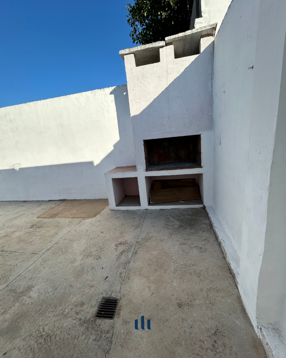 OPORTUNIDAD DE INVERSIÓN. CASA DE 5 DORMITORIOS EN VENTA. BARRIO QUEBRADA DE LAS ROSAS