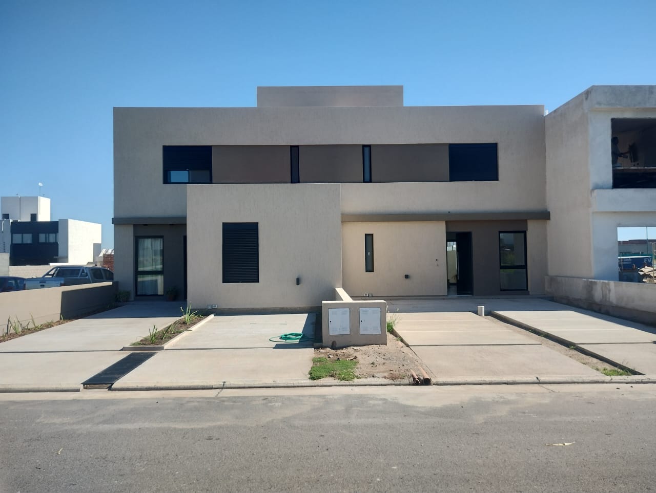 Duplex en MANANTIALES 2. (opción de 3 y 4 dormitorios)