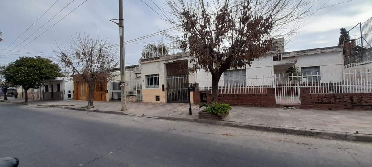 OPORTUNIDAD- INVERSION venta  3 DPTOS Y GALPON YAPEYU CORDOBA
