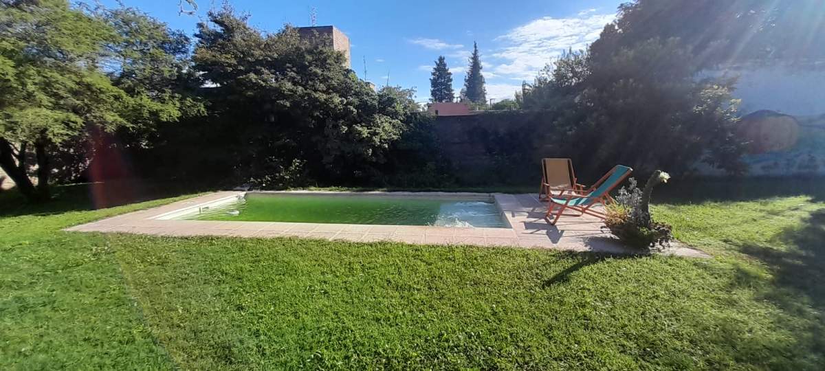 Villa Serrana con pileta y amplio parque