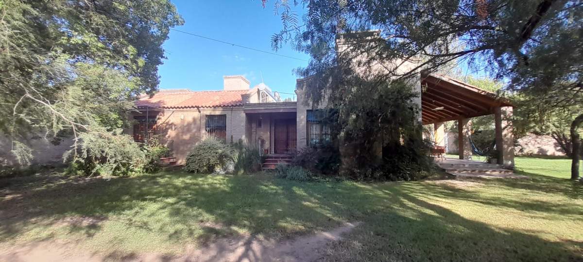 Villa Serrana con pileta y amplio parque