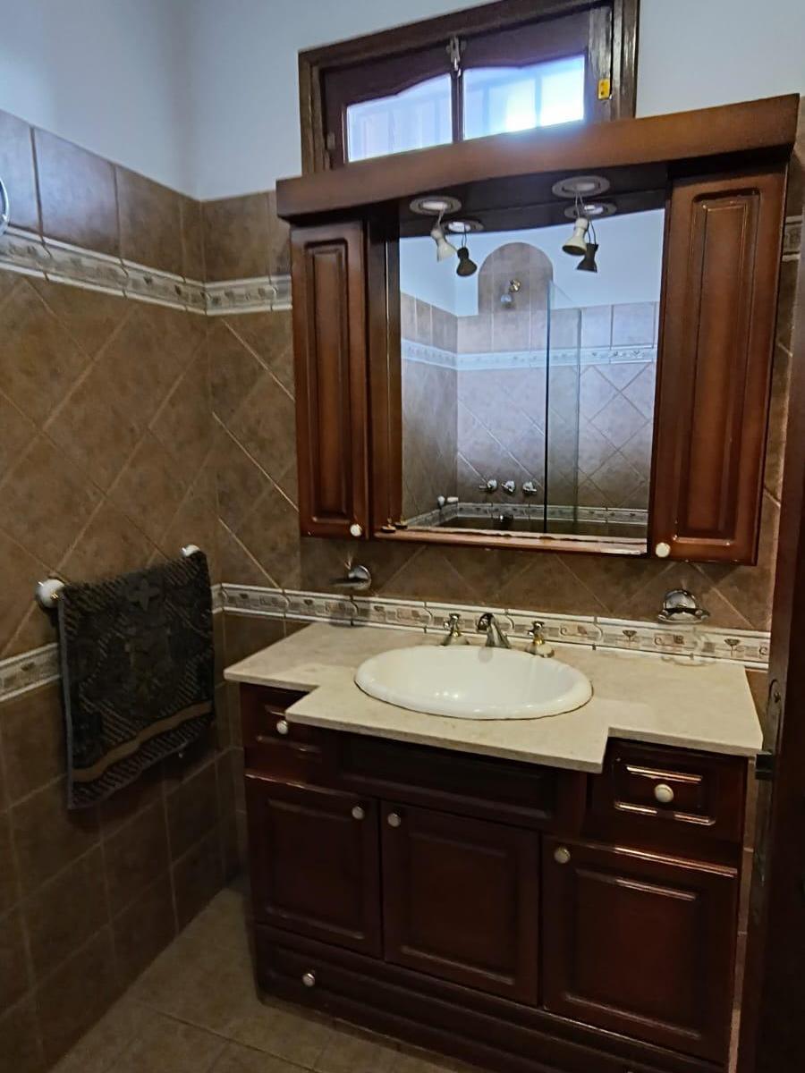 Colon: Asturias al 1800 casa de 3 dor muy buen estado