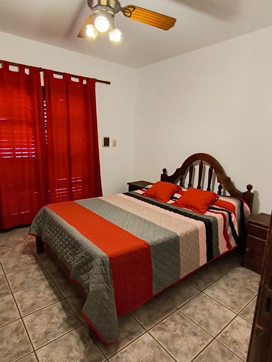 Colon: Asturias al 1800 casa de 3 dor muy buen estado