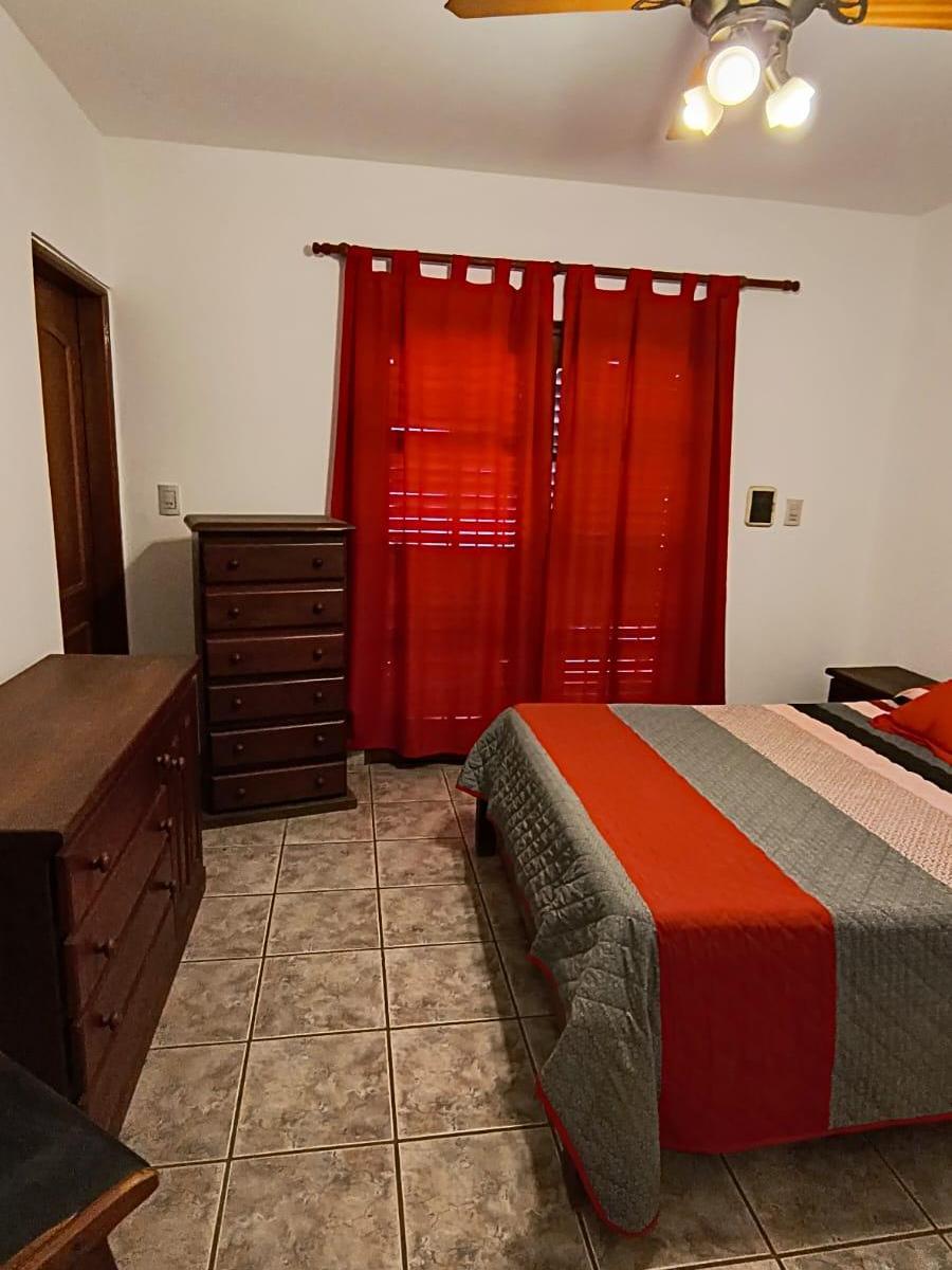 Colon: Asturias al 1800 casa de 3 dor muy buen estado