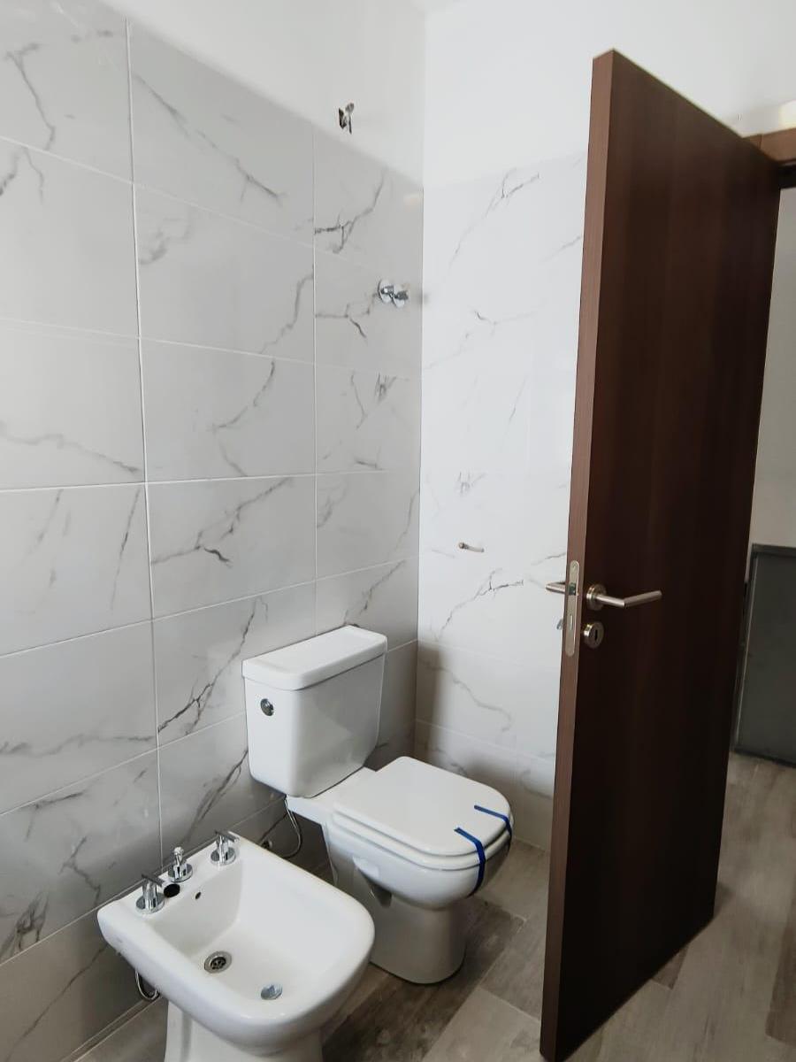 ARGUELLO: ZONA COLEGIOS 3 DOR C PILETA COCHERA TRIPLE CASA AMPLIA