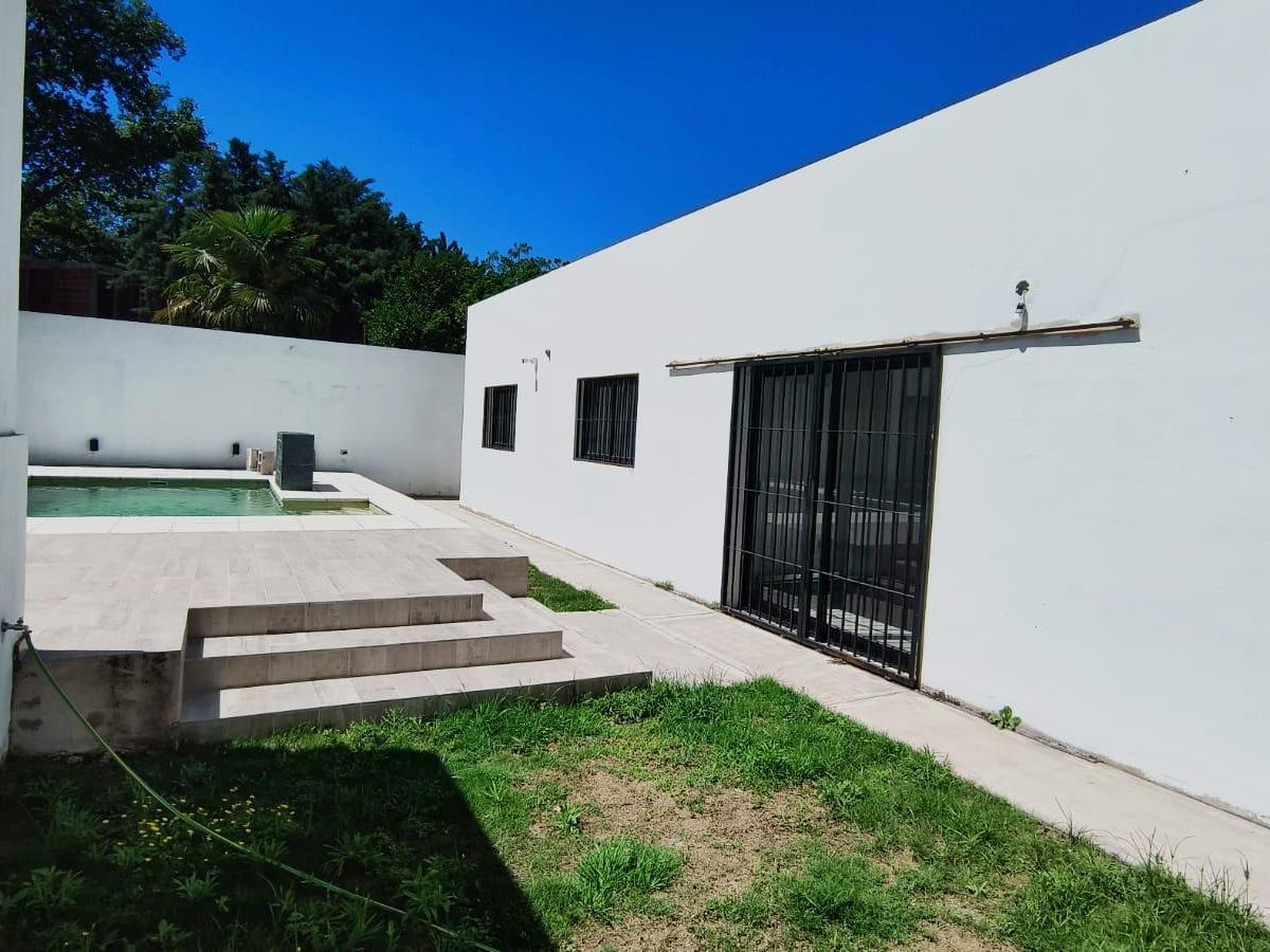 ARGUELLO: ZONA COLEGIOS 3 DOR C PILETA COCHERA TRIPLE CASA AMPLIA