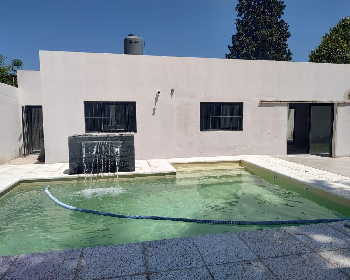ARGUELLO: ZONA COLEGIOS 3 DOR C PILETA COCHERA TRIPLE CASA AMPLIA
