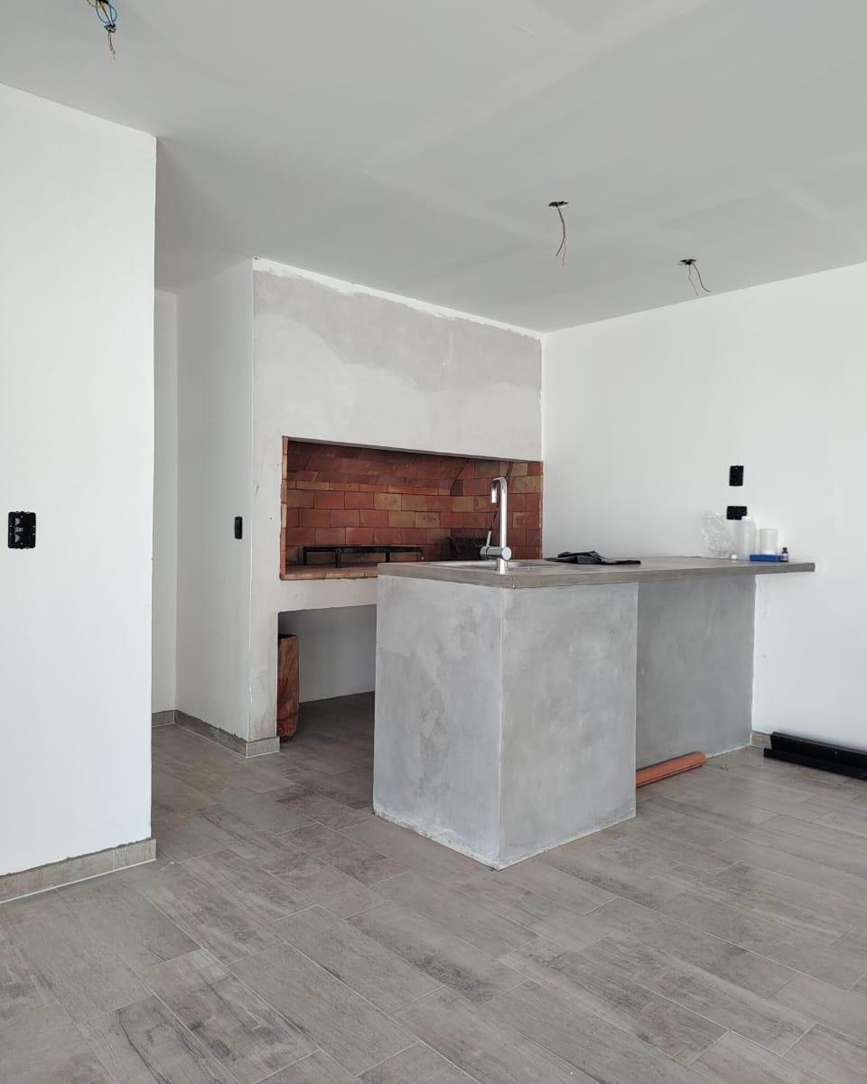 ARGUELLO: ZONA COLEGIOS 3 DOR C PILETA COCHERA TRIPLE CASA AMPLIA