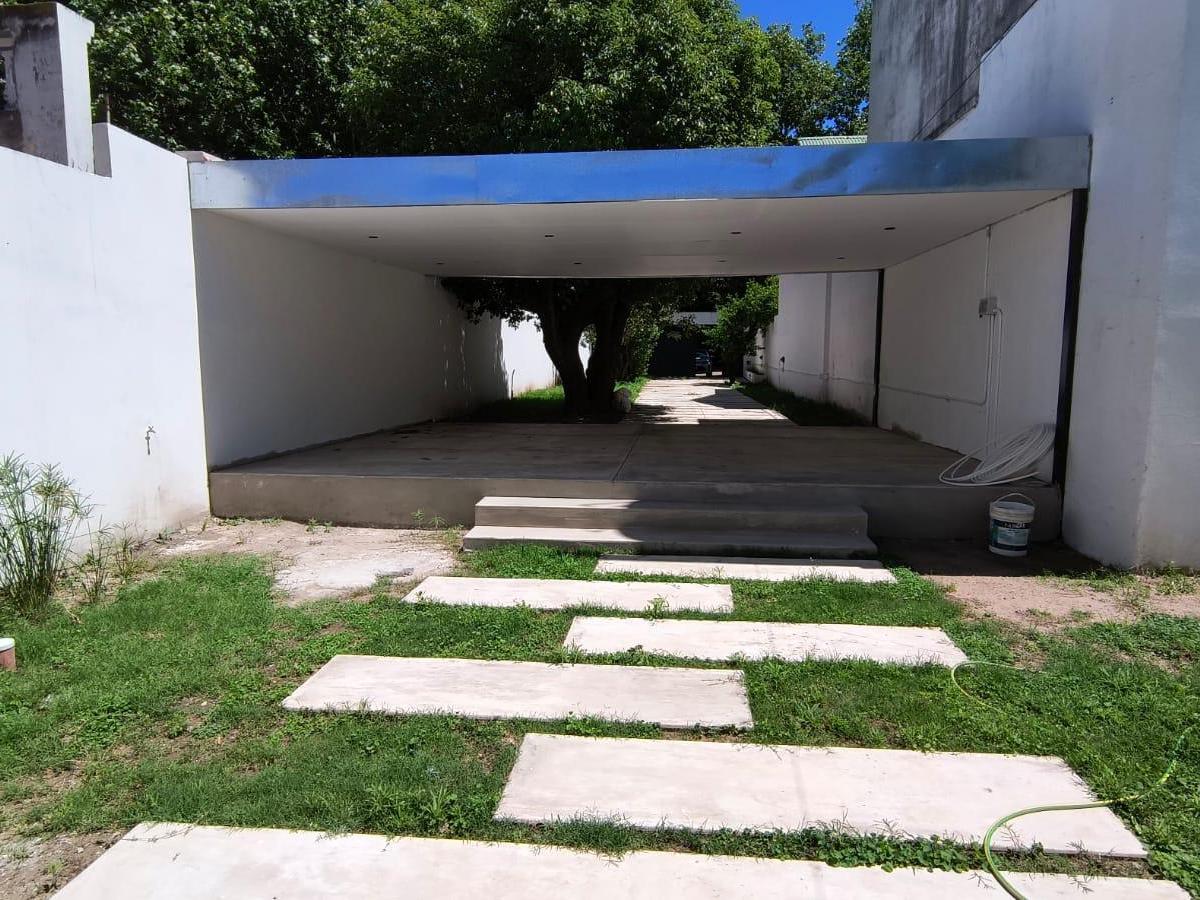 ARGUELLO: ZONA COLEGIOS 3 DOR C PILETA COCHERA TRIPLE CASA AMPLIA