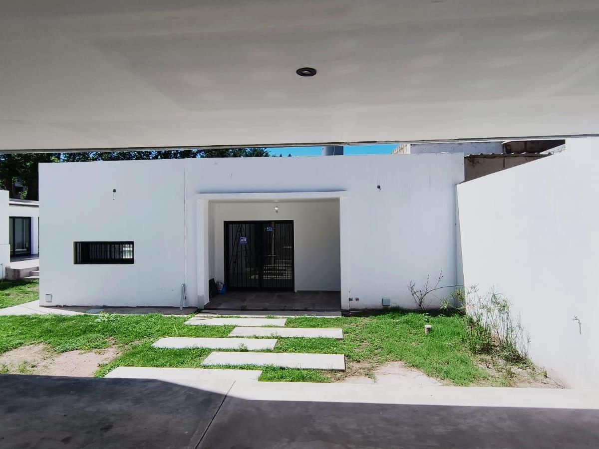 ARGUELLO: ZONA COLEGIOS 3 DOR C PILETA COCHERA TRIPLE CASA AMPLIA