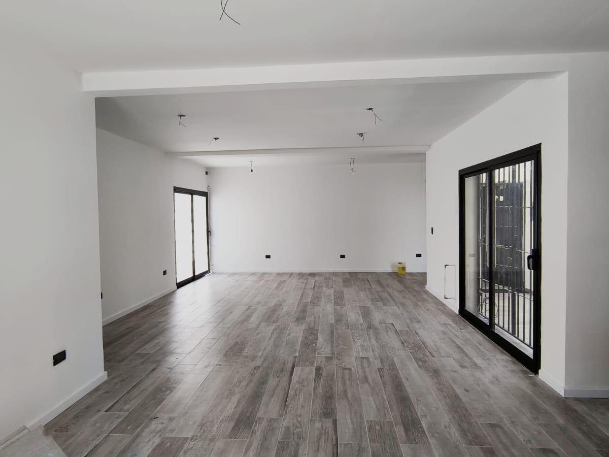 ARGUELLO: ZONA COLEGIOS 3 DOR C PILETA COCHERA TRIPLE CASA AMPLIA