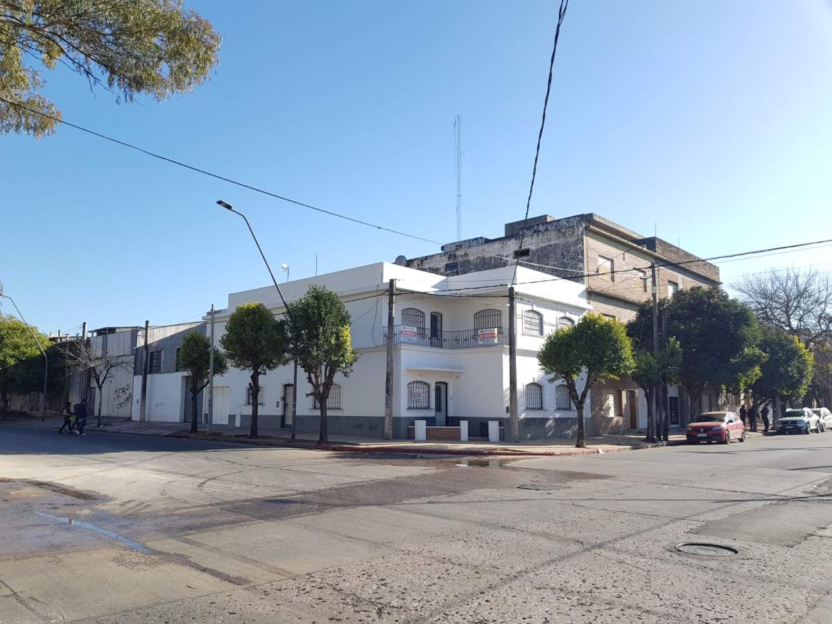 Construcción con 3  inmuebles en Alta Córdoba en Venta !!!