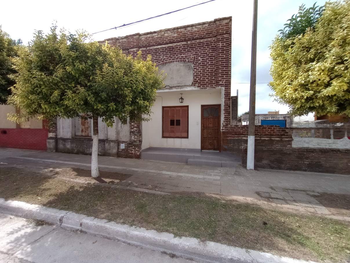 OPORTUNIDAD! SE VENDE CASONA EN CORONEL BAIGORRIA, 3 DORMITORIOS