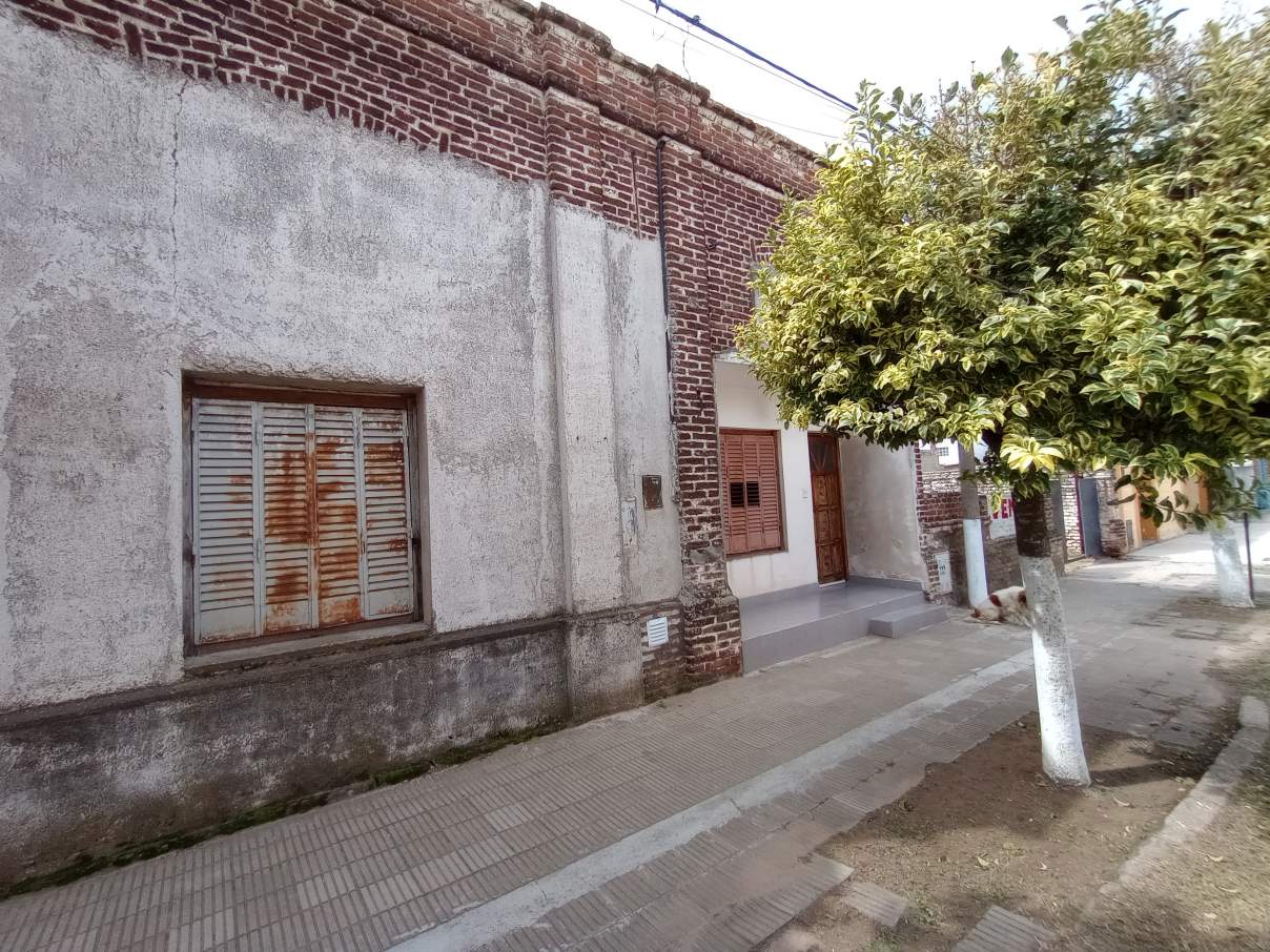 OPORTUNIDAD! SE VENDE CASONA EN CORONEL BAIGORRIA, 3 DORMITORIOS