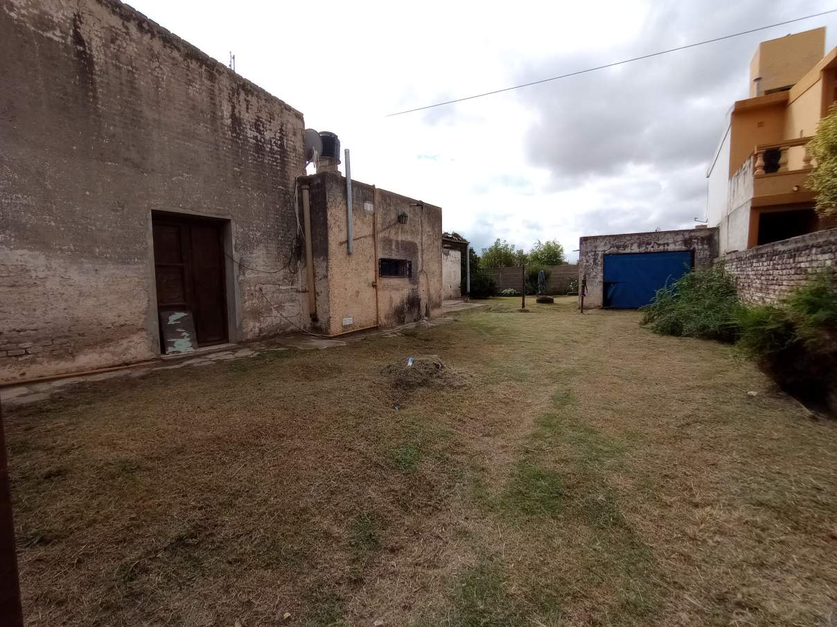 OPORTUNIDAD! SE VENDE CASONA EN CORONEL BAIGORRIA, 3 DORMITORIOS