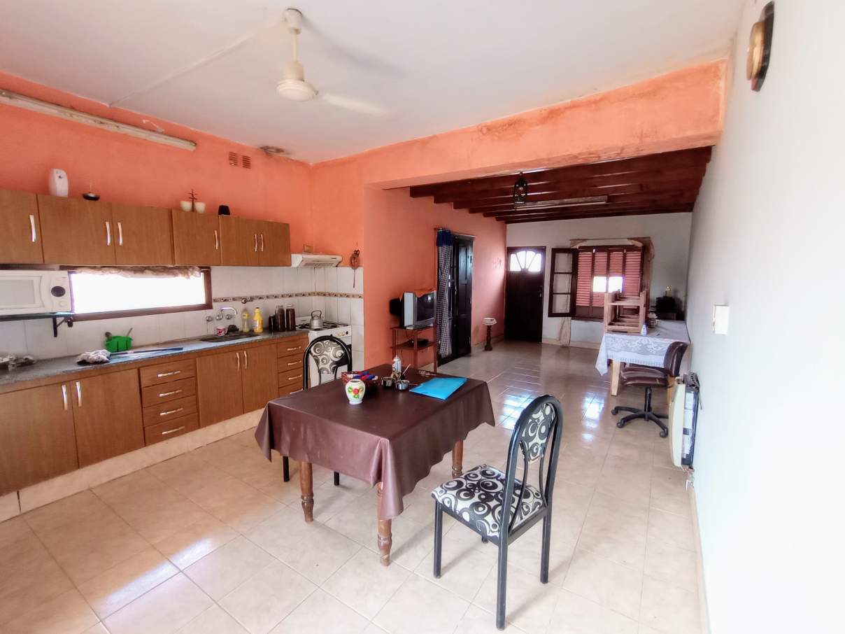 OPORTUNIDAD! SE VENDE CASONA EN CORONEL BAIGORRIA, 3 DORMITORIOS