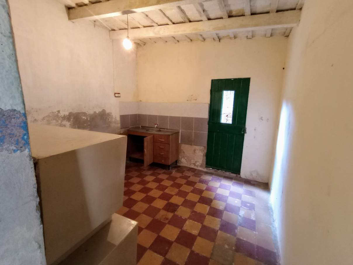 OPORTUNIDAD! SE VENDE CASONA EN CORONEL BAIGORRIA, 3 DORMITORIOS