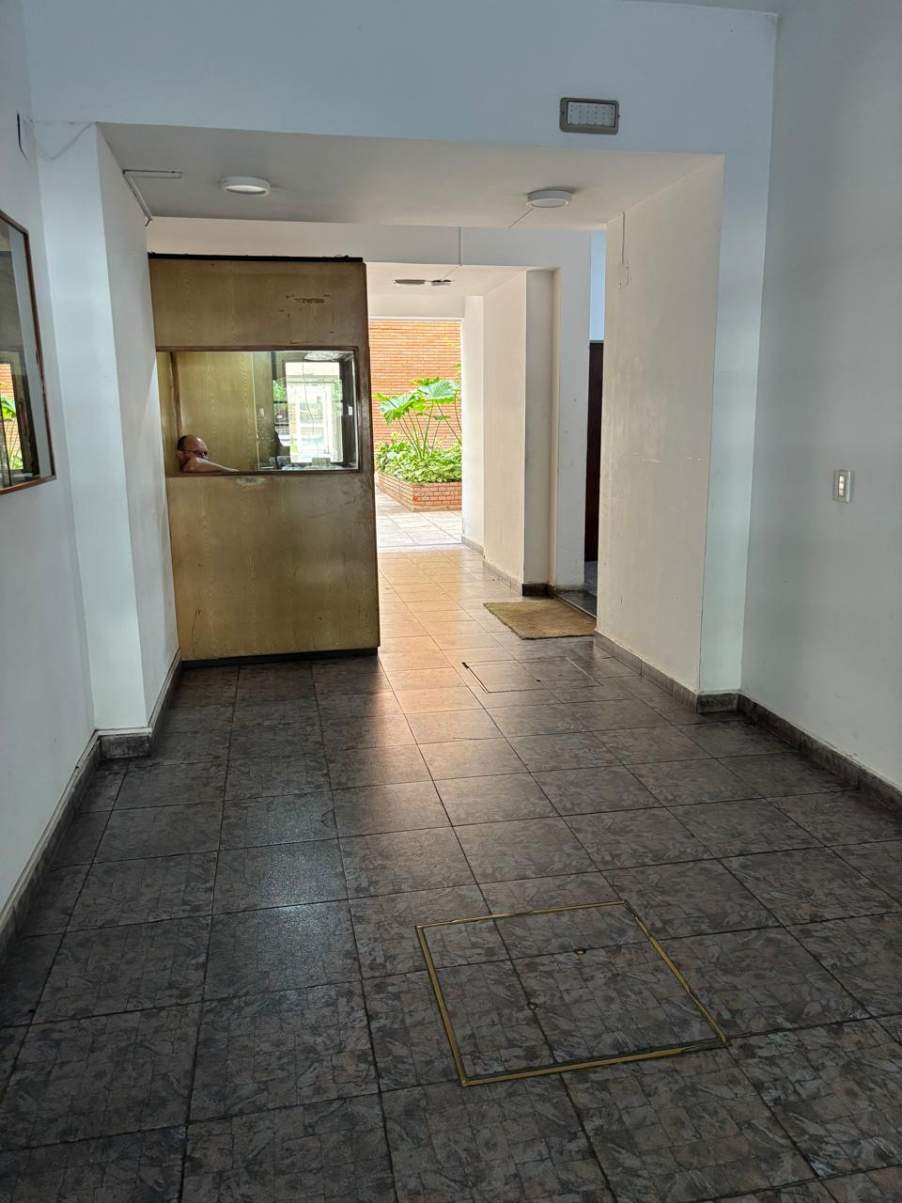 Se vende en excelente estado, dos dormitorios, a metros del Patio Olmos