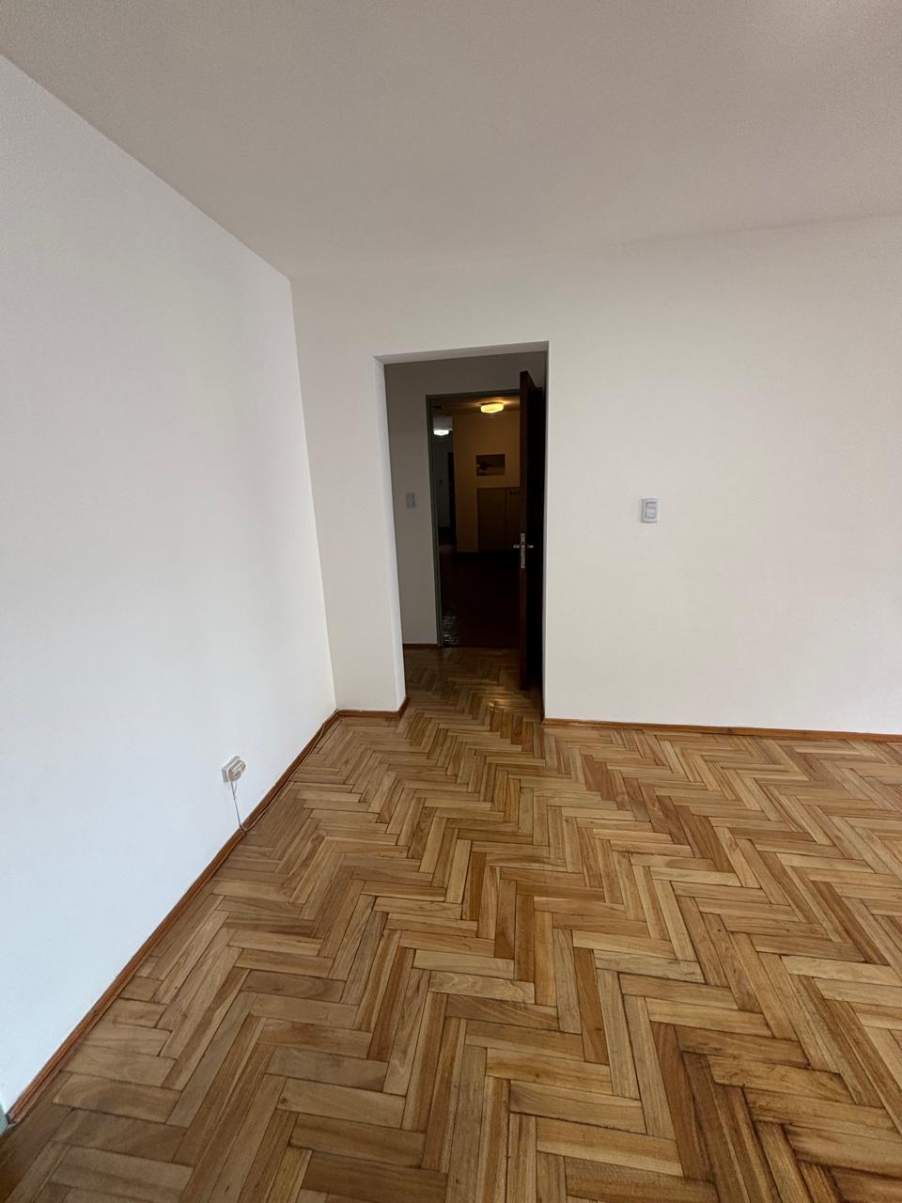 Se vende en excelente estado, dos dormitorios, a metros del Patio Olmos