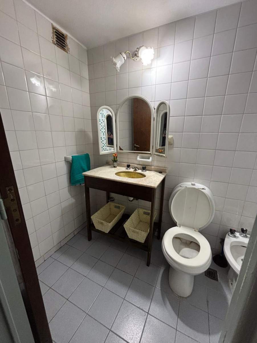 Se vende en excelente estado, dos dormitorios, a metros del Patio Olmos