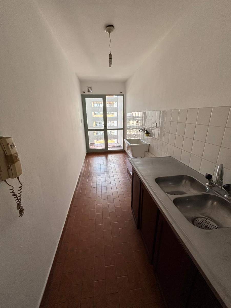 Se vende en excelente estado, dos dormitorios, a metros del Patio Olmos