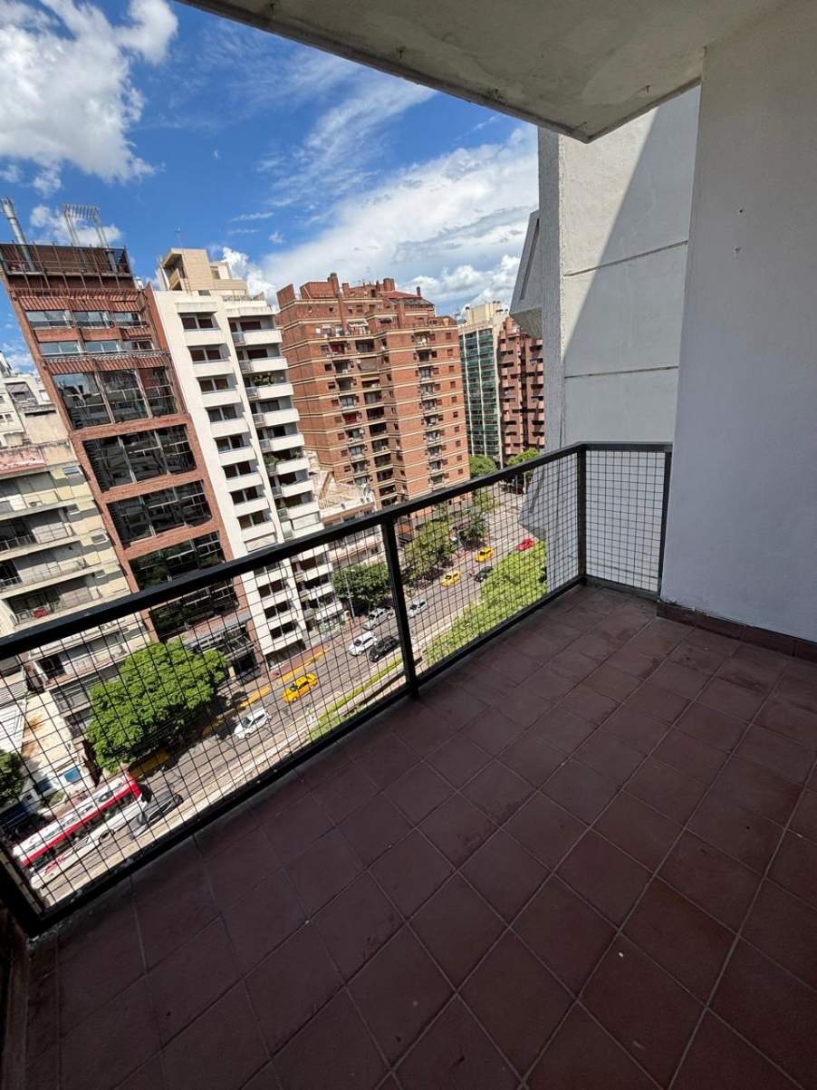 Se vende en excelente estado, dos dormitorios, a metros del Patio Olmos