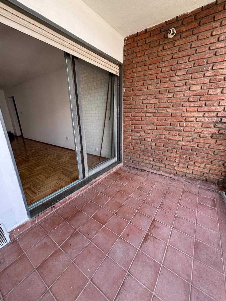 Se vende en excelente estado, dos dormitorios, a metros del Patio Olmos