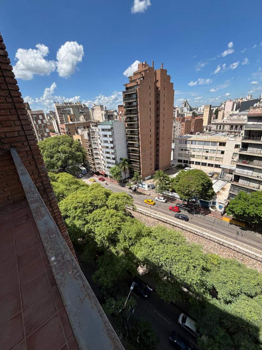 Se vende en excelente estado, dos dormitorios, a metros del Patio Olmos