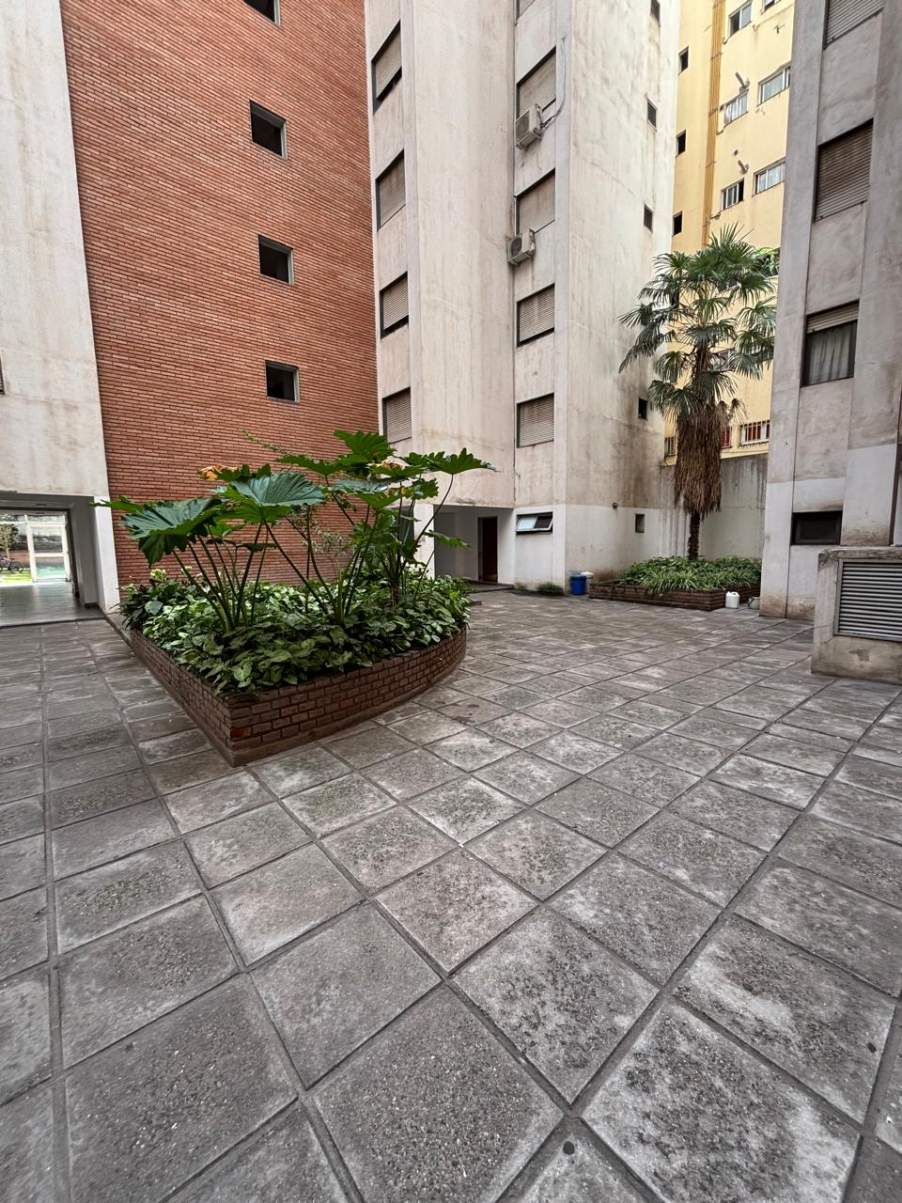 Se vende en excelente estado, dos dormitorios, a metros del Patio Olmos