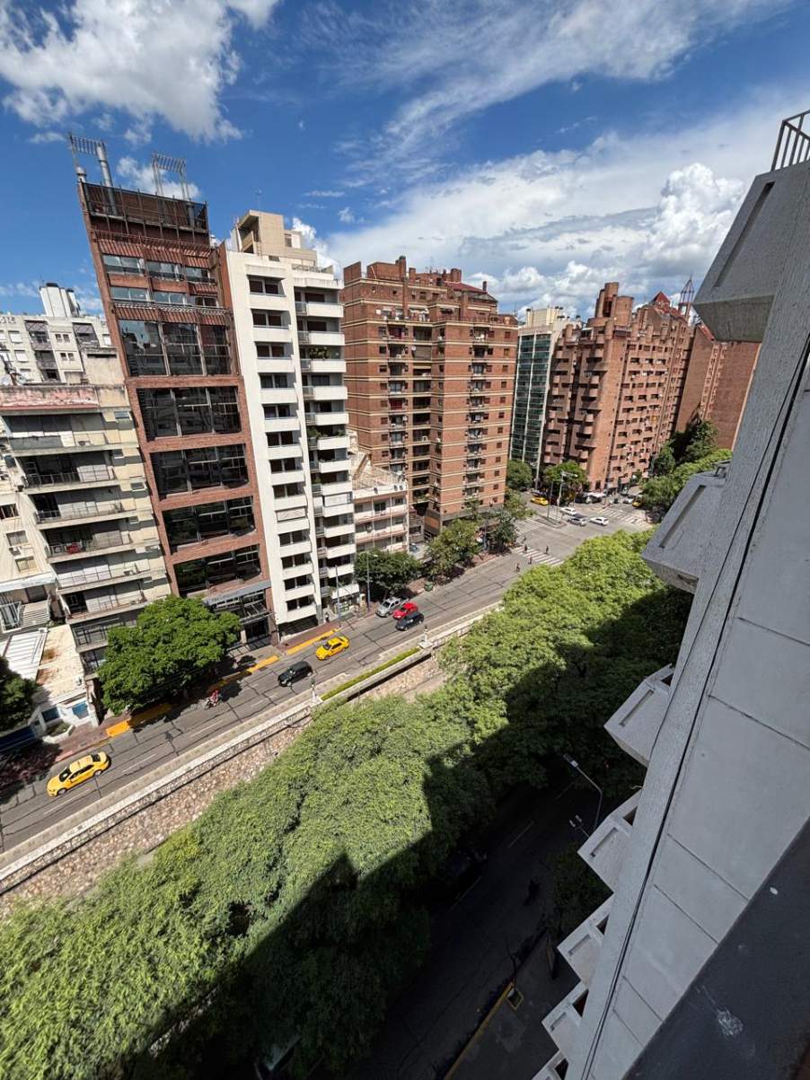 Se vende en excelente estado, dos dormitorios, a metros del Patio Olmos