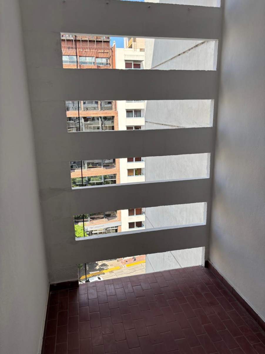 Se vende en excelente estado, dos dormitorios, a metros del Patio Olmos