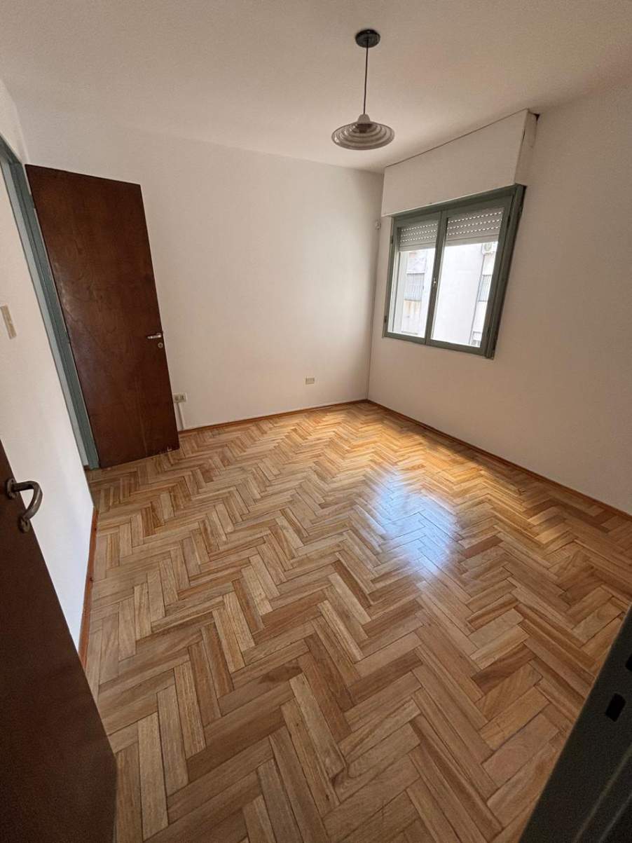 Se vende en excelente estado, dos dormitorios, a metros del Patio Olmos
