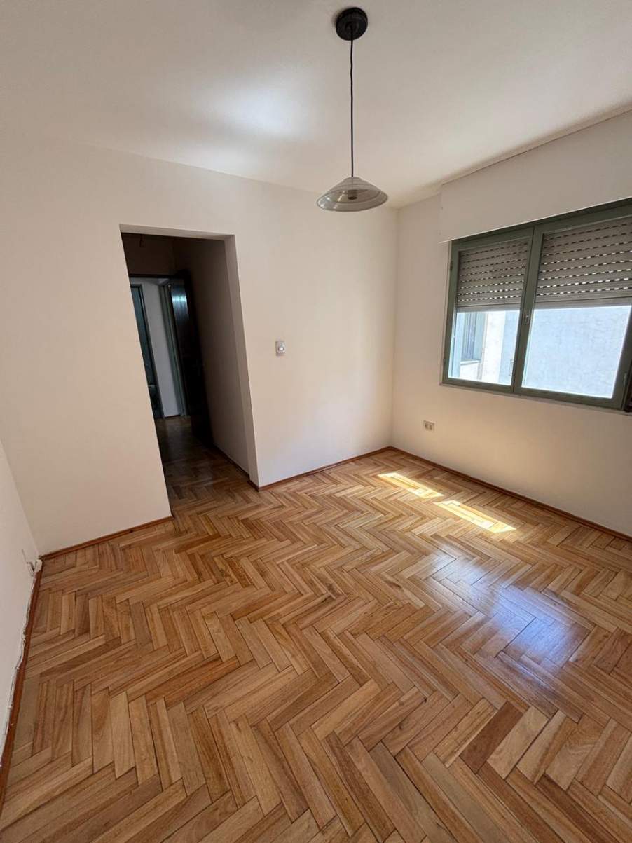 Se vende en excelente estado, dos dormitorios, a metros del Patio Olmos