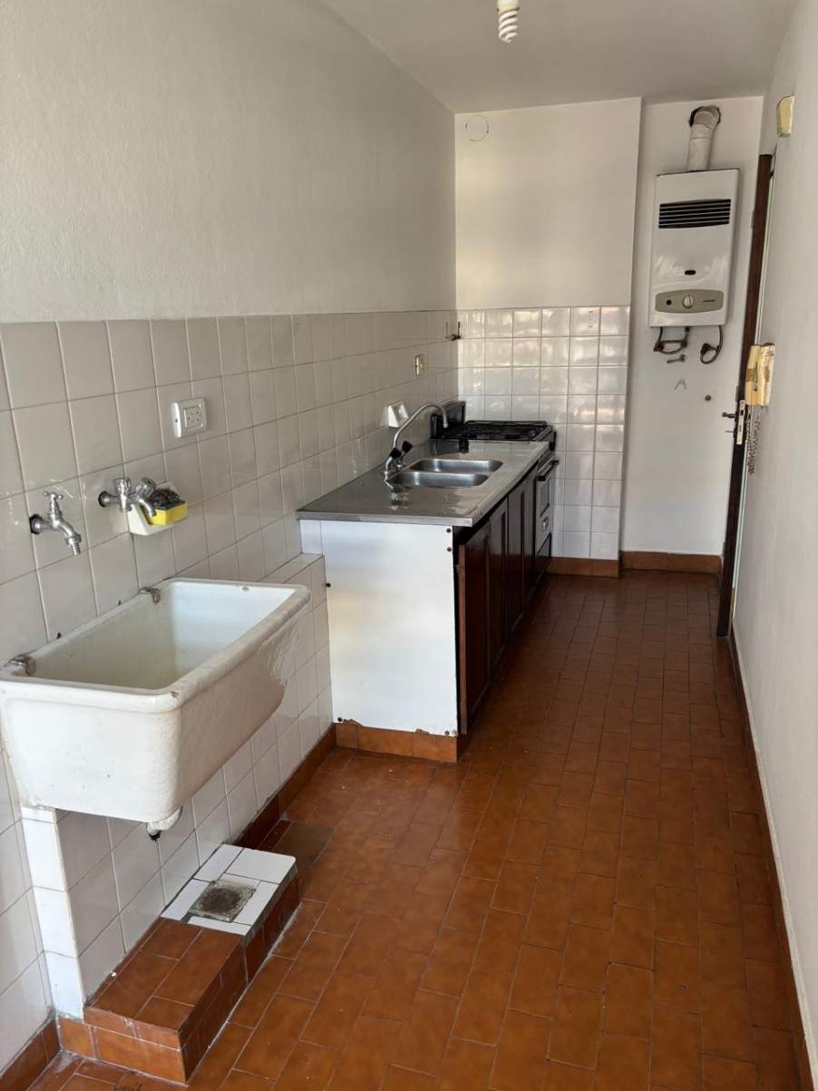 Se vende en excelente estado, dos dormitorios, a metros del Patio Olmos