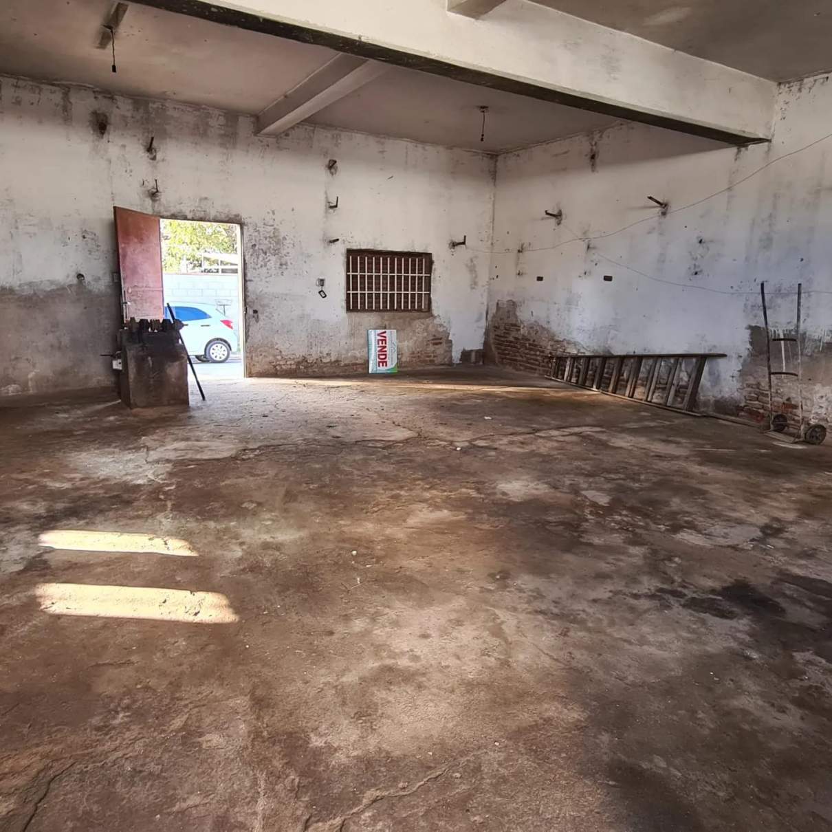 SE VENDE CASA CON GALPON AMPLIO