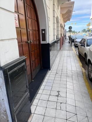 CENTRO: 25 DE MAYO AL 500 CASA DE 340 M2 CUB APTA USO COMERCIAL